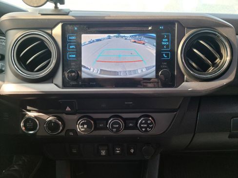 Used 2019 Toyota Tacoma TRD Sport AWD/4WD image 11