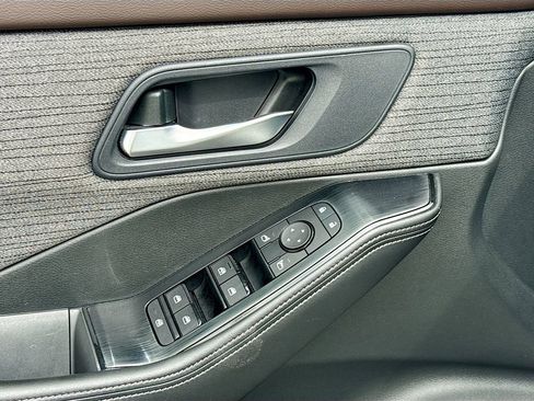 Used 2023 Nissan Rogue SV FWD image 18