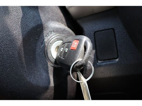 Used 2016 Toyota RAV4 LE FWD image 33