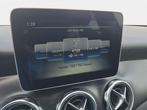 Used 2019 Mercedes-Benz GLA 250 4MATIC image 21