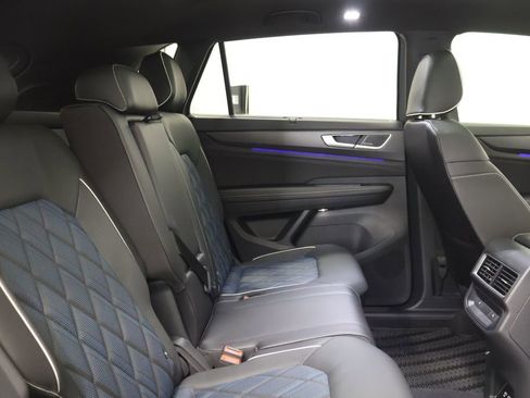 Used 2024 Volkswagen Atlas Cross Sport SEL Premium R-Line image 24