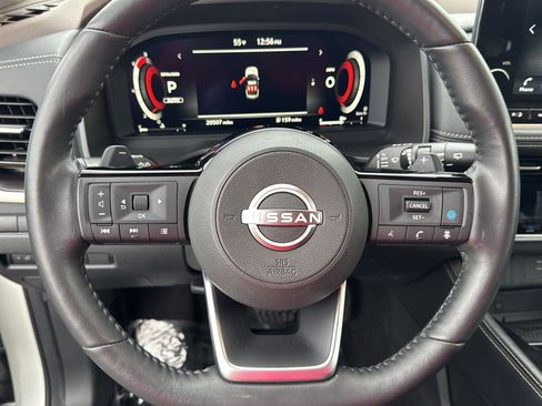 Used 2023 Nissan Rogue Platinum w/ Platinum Premium Package image 17