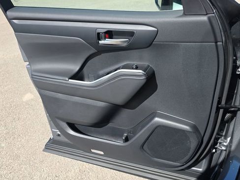 New 2026 Toyota Highlander XLE image 28