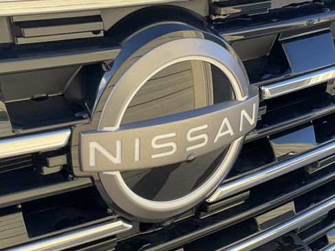 Used 2025 Nissan Rogue Platinum image 7