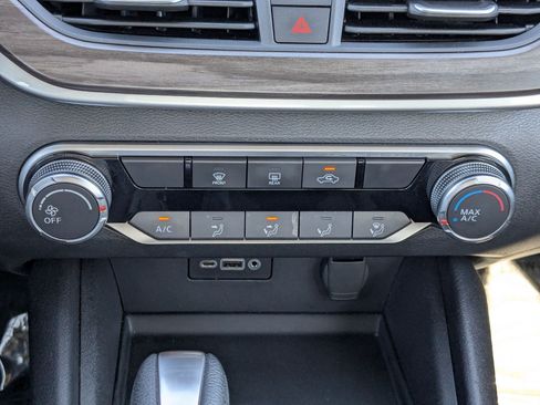 Used 2025 Nissan Altima 2.5 SV FWD image 26