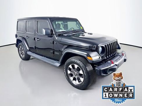 Used 2018 Jeep Wrangler Unlimited Sahara w/ Cold Weather Group AWD/4WD image 3