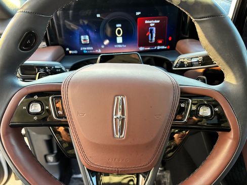 Certified 2025 Lincoln Aviator Reserve w/ Equipment Group 201A image 16