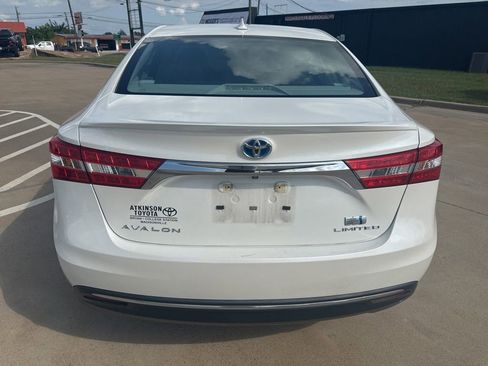 Used 2014 Toyota Avalon Limited w/ Technology Package FWD image 6