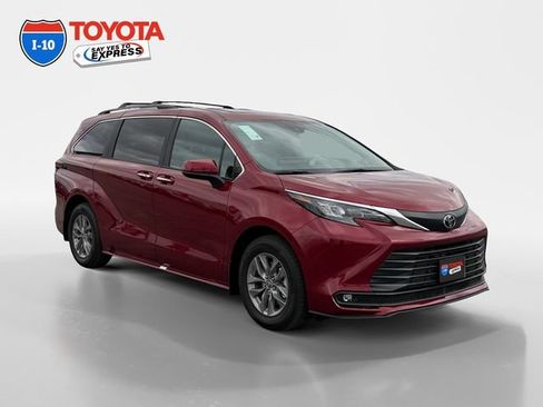 Certified 2026 Toyota Sienna XLE FWD image 7