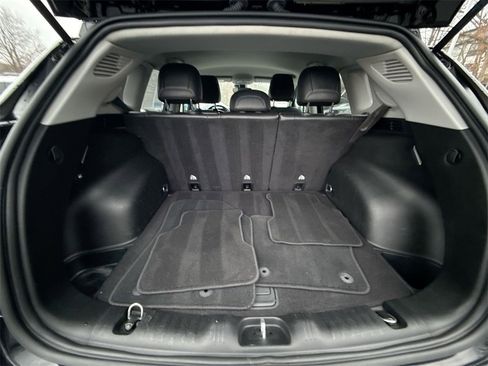 Used 2022 Jeep Compass Limited image 19