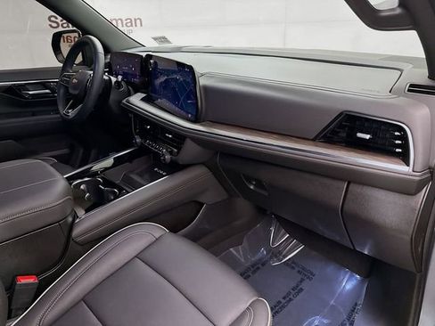 Used 2025 Chevrolet Tahoe Premier AWD/4WD image 32