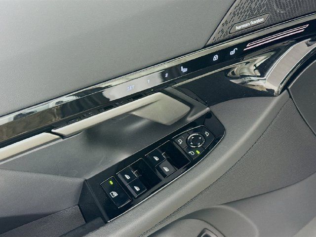 Used 2026 BMW 530i xDrive w/ Premium Package AWD/4WD image 18