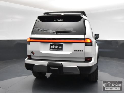 Used 2024 Lexus GX 550 AWD/4WD image 6