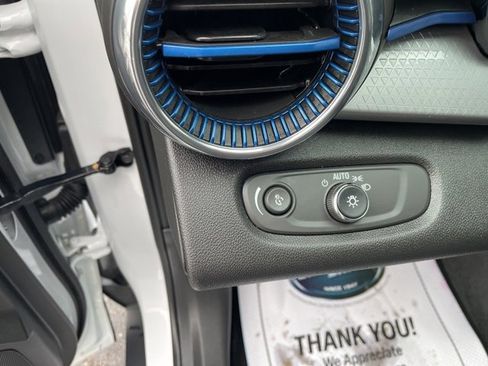 Used 2025 Chevrolet Trax LT w/ LT Convenience Package image 24