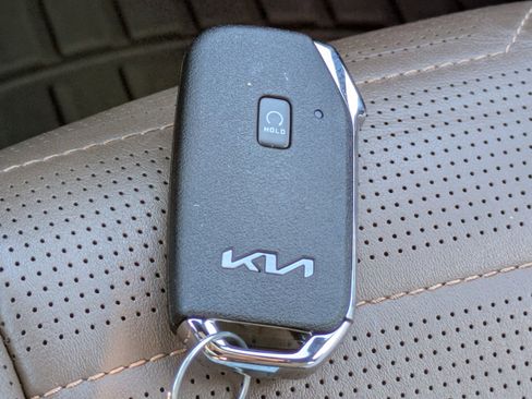 Used 2022 Kia Telluride SX w/ SX Prestige Package image 36