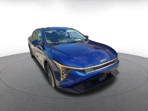 Used 2025 Kia K4 LXS FWD image 2