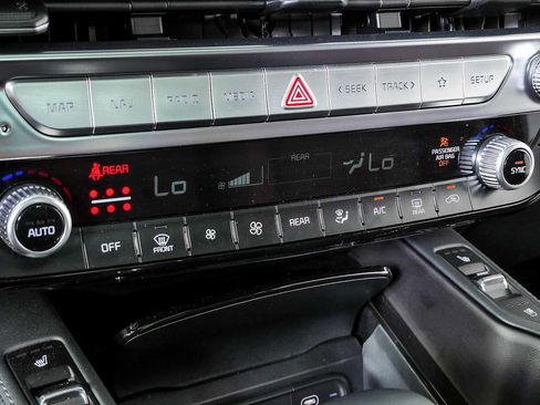 Used 2025 Kia Telluride SX FWD image 17