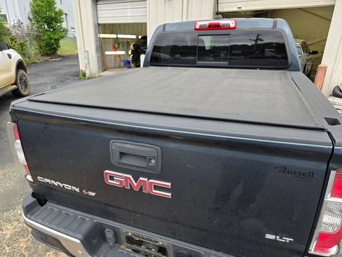 Used 2019 GMC Canyon SLT w/ Driver Alert Package RWD image 9