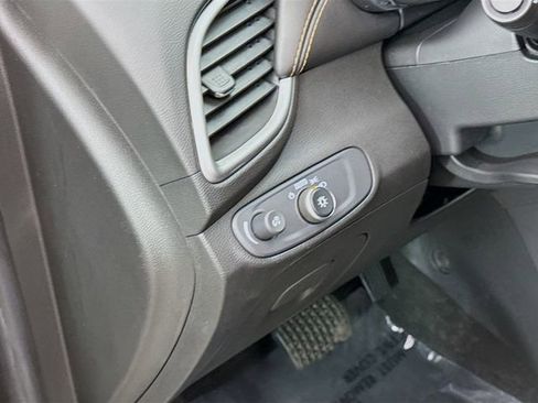 Used 2021 Chevrolet Trax LT w/ Driver Confidence Package FWD image 10