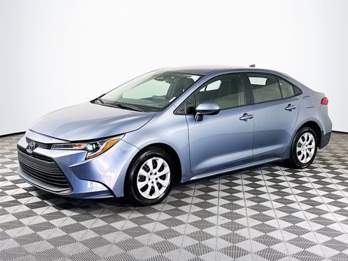 Used 2024 Toyota Corolla LE FWD image 4