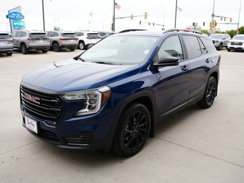 Used 2023 GMC Terrain SLE w/ Driver Convenience Package AWD/4WD image 30