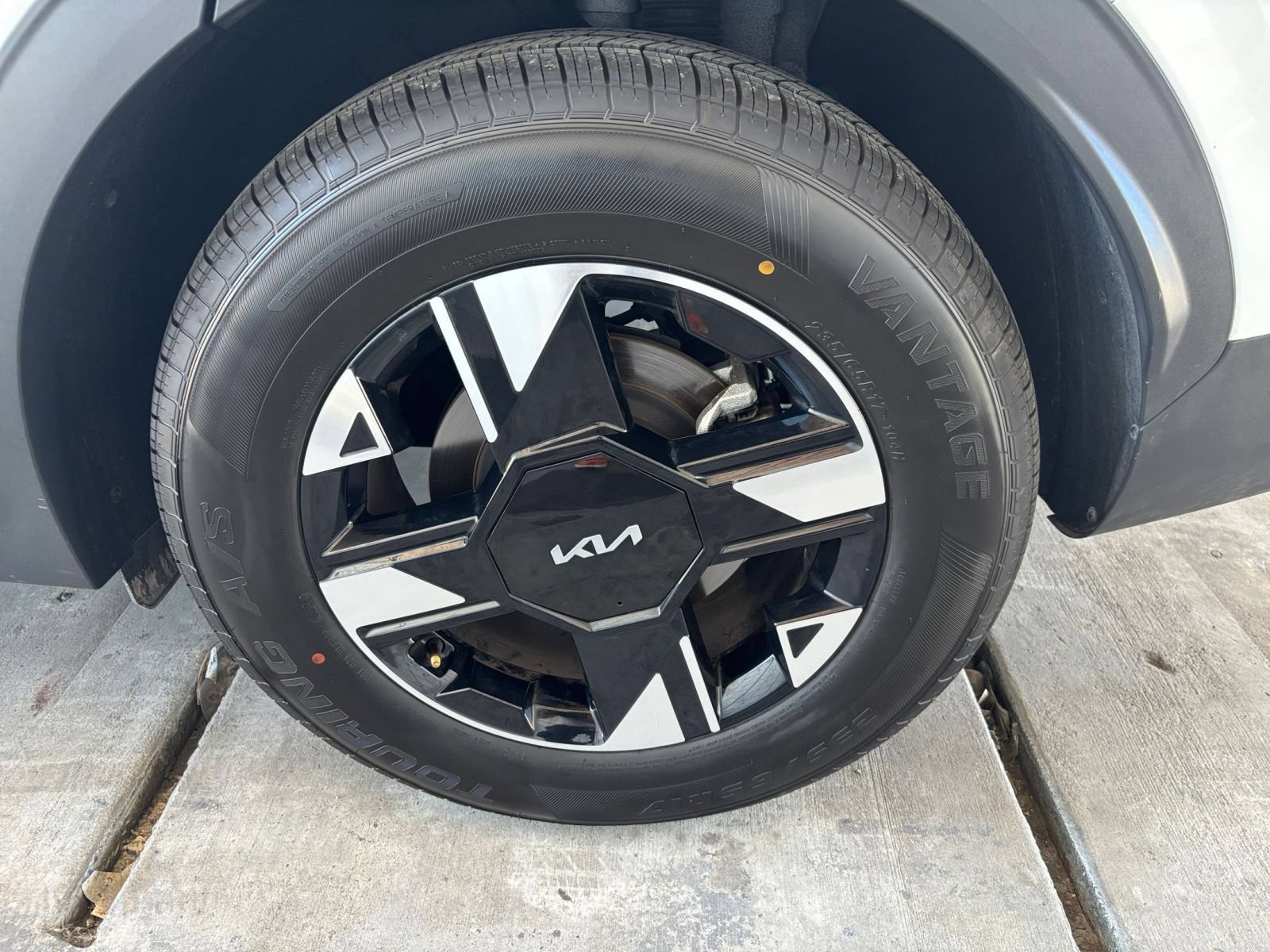 Used 2026 Kia Sportage LX FWD image 29