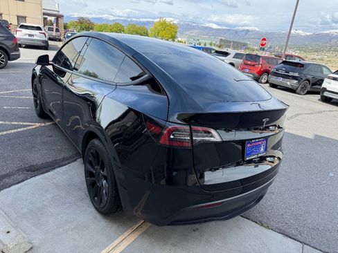 Used 2021 Tesla Model Y Long Range AWD/4WD image 5