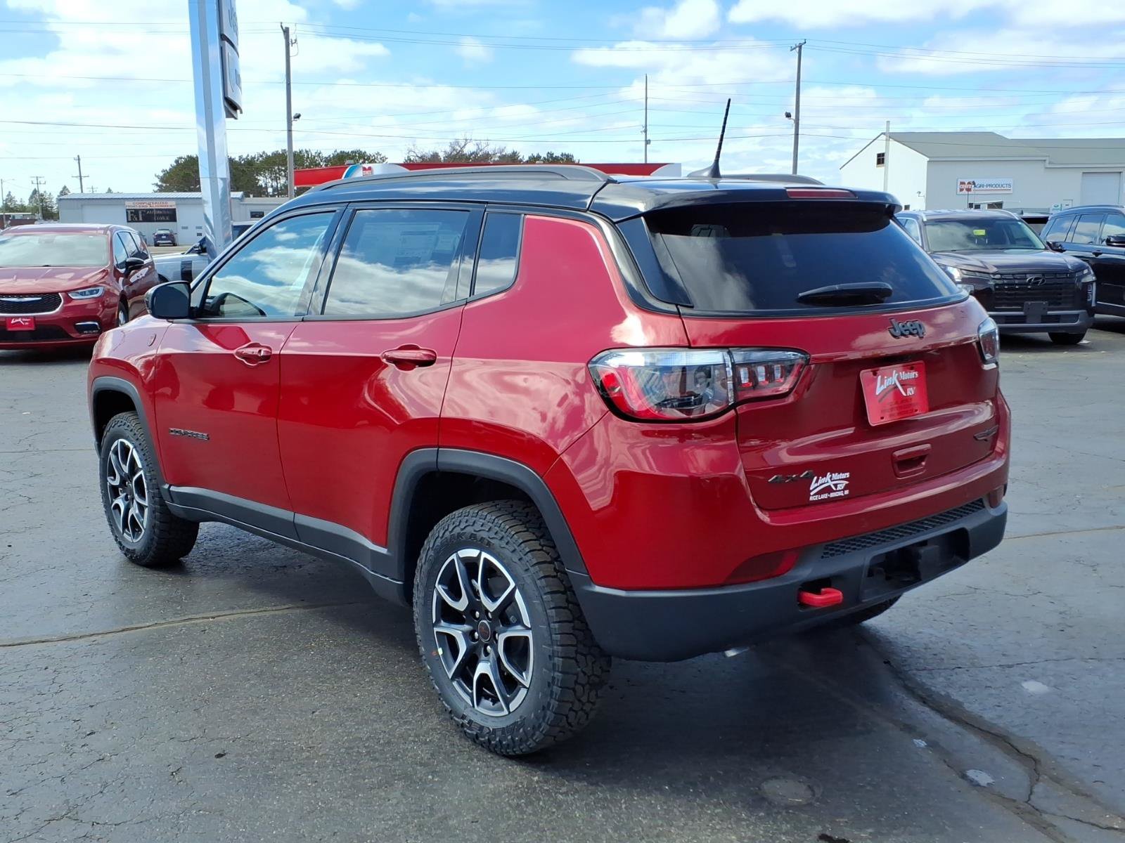 New 2026 Jeep Compass Trailhawk w/ Trailer Tow Group AWD/4WD image 4
