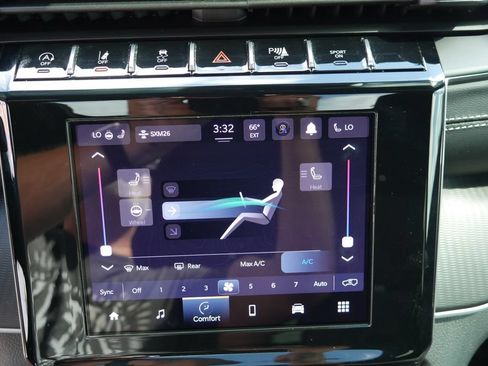 Used 2025 Jeep Grand Cherokee Laredo X w/ Luxury Tech Group I AWD/4WD image 17