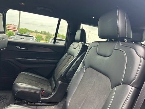 Used 2025 Jeep Grand Cherokee L Laredo RWD image 18