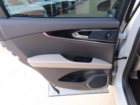 Certified 2023 Lincoln Nautilus Reserve w/ Luxury Package image 18