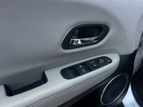 Used 2018 Honda HR-V EX image 11