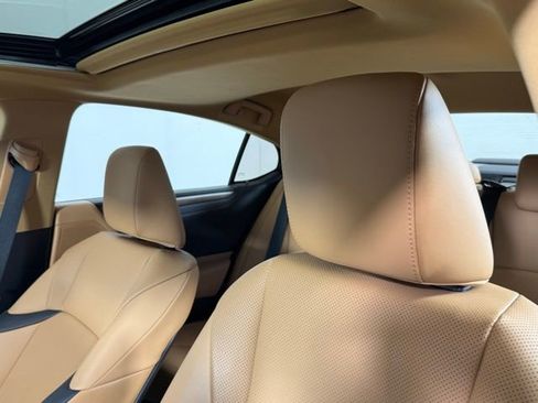 Used 2024 Lexus ES 350 w/ Premium Package FWD image 15