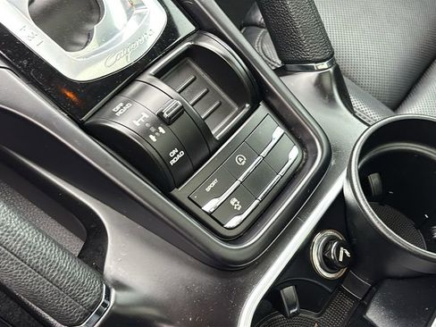 Used 2017 Porsche Cayenne Platinum Edition AWD/4WD image 23