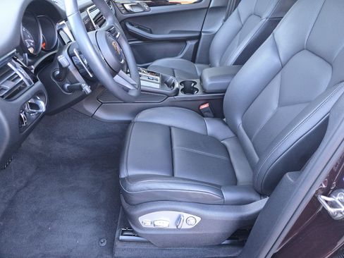 Certified 2025 Porsche Macan image 5