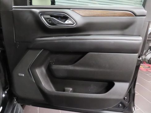 Used 2023 Chevrolet Suburban High Country RWD image 10