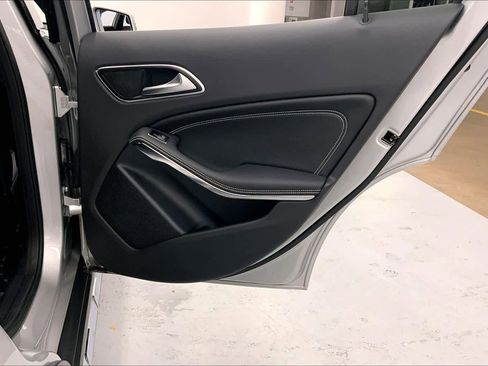 Used 2018 Mercedes-Benz GLA 250 image 12