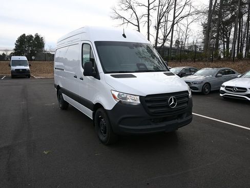 Used 2025 Mercedes-Benz Sprinter 2500 image 22