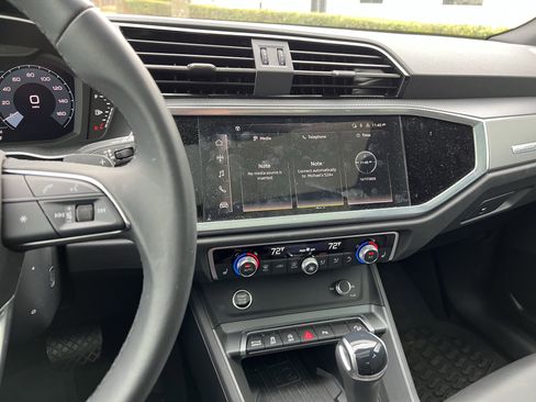 Used 2025 Audi Q3 2.0T Premium image 31