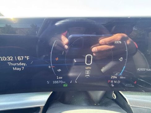 Used 2025 Cadillac Lyriq Sport AWD/4WD image 15