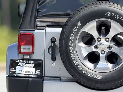 Used 2016 Jeep Wrangler Unlimited Sahara image 13