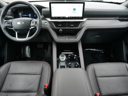 Used 2025 Ford Explorer Platinum w/ LUX Leather Package AWD/4WD image 10