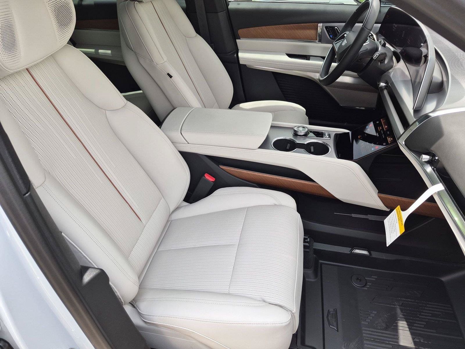 New 2027 Cadillac Vistiq Sport w/ LPO, Floor Liner Package AWD/4WD image 28