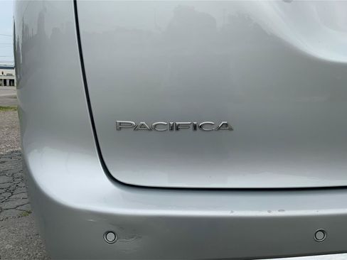 Used 2023 Chrysler Pacifica Touring-L FWD image 24
