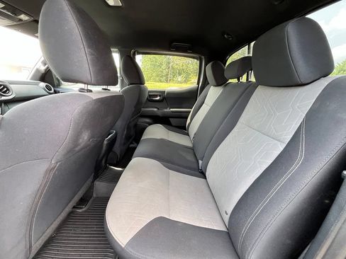 Used 2021 Toyota Tacoma TRD Sport AWD/4WD image 33