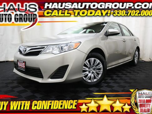 Used 2014 Toyota Camry LE image 1