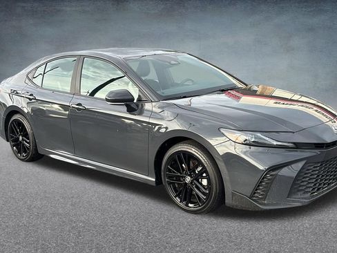 Used 2025 Toyota Camry SE FWD image 2