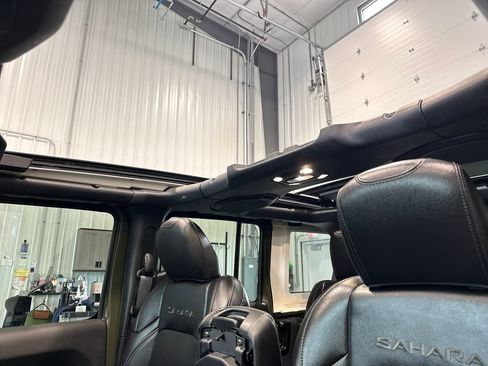Used 2022 Jeep Wrangler Unlimited Sahara w/ LED Lighting Group AWD/4WD image 26