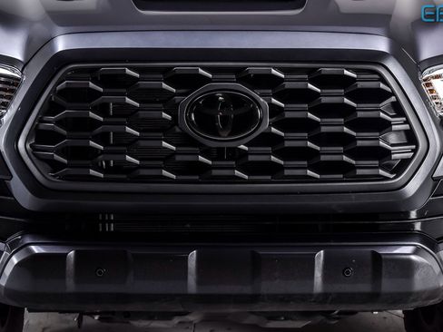 Used 2022 Toyota Tacoma TRD Sport image 9