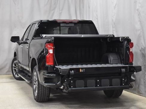 Used 2023 Chevrolet Silverado 1500 High Country w/ Technology Package image 10